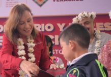 Rocío Nahle entrega mochilas y útiles a más de 42 mil estudiantes en la sierra de Zongolica