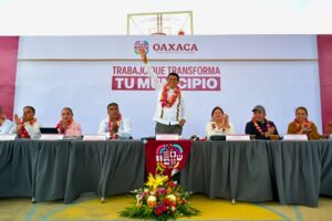 Salomón Jara anuncia obras de infraestructura, energía y apoyos sociales en San Miguel Tenango