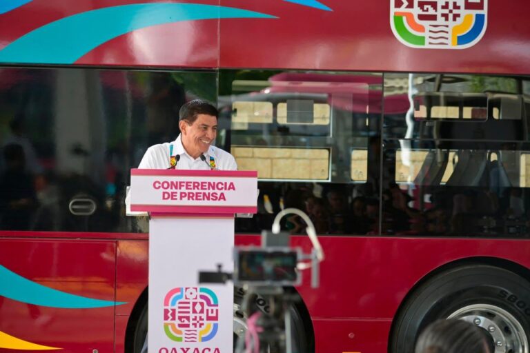 Salomón Jara inaugura la segunda ruta del BinniBus