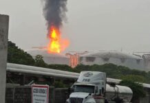 Tormenta eléctrica provoca incendio en la Terminal Pajaritos de Pemex en Coatzacoalcos