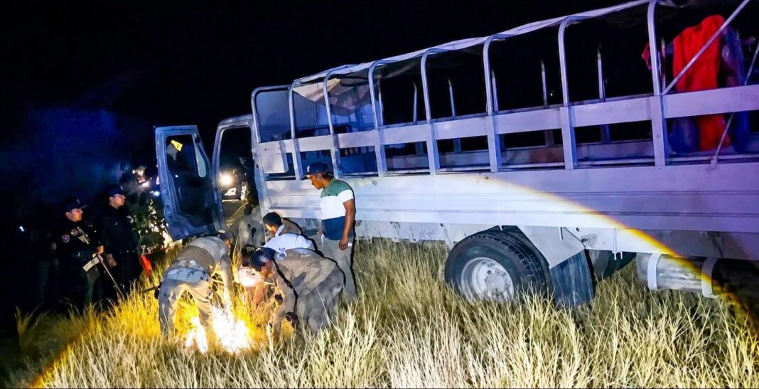 Vuelca camión de la Marina en el Istmo de Tehuantepec