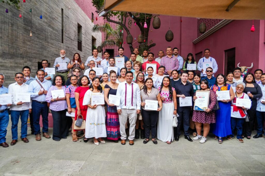 Con nuevas certificaciones, impulsan la profesionalización turística en cuatro regiones de Oaxaca