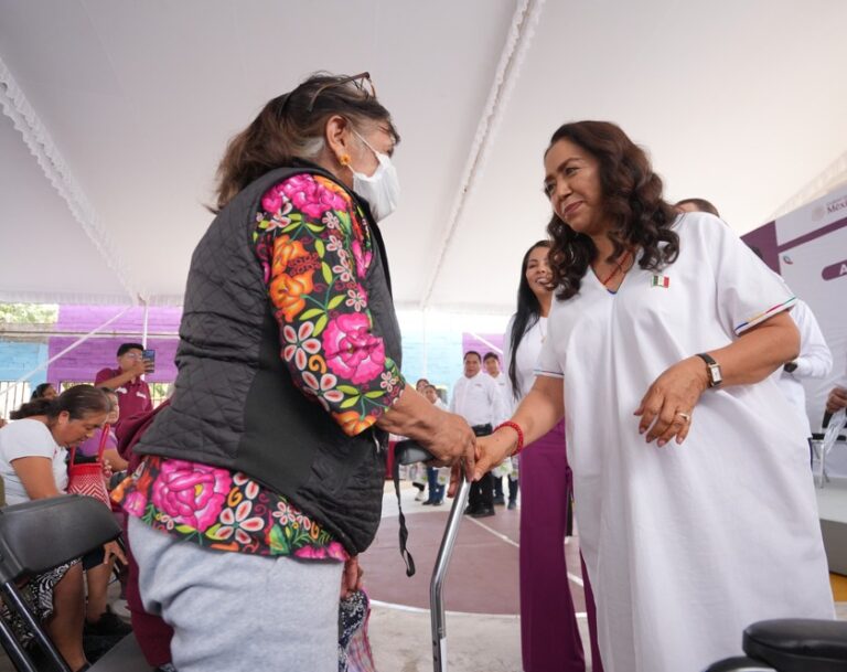 DIF Oaxaca acerca apoyos médicos, funcionales y alimentarios a Santa Lucía del Camino