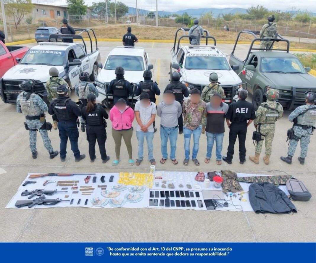 Desmantelan centro de distribución de narcóticos y aseguran arsenal en Miahuatlán