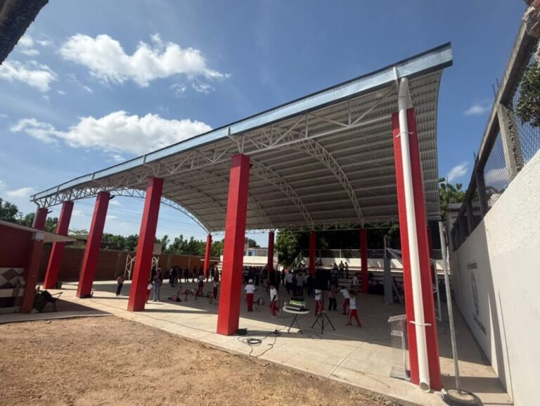 Entregan techado cívico y deportivo en la primaria Revolución de Ciudad Ixtepec