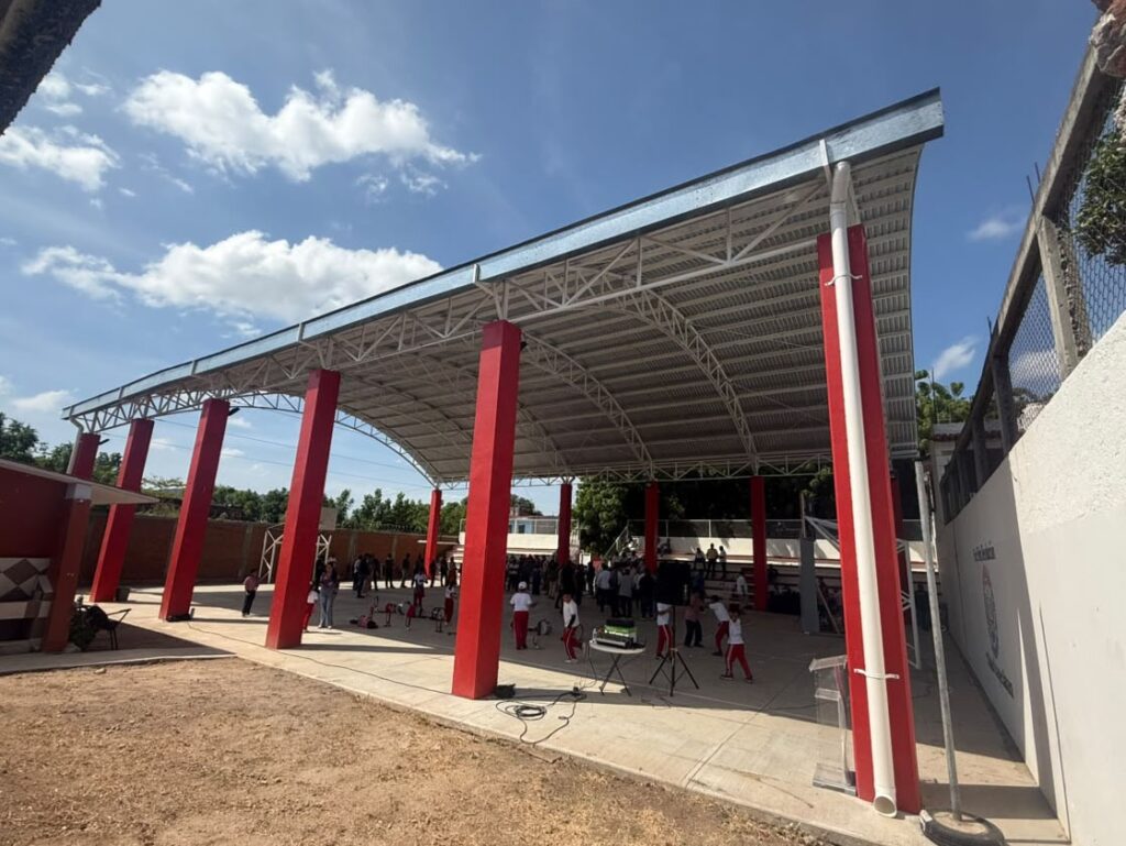 Entregan techado cívico y deportivo en la primaria Revolución de Ciudad Ixtepec
