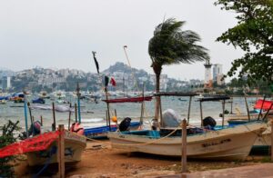 Huracán ‘Polo’ pierde fuerza pero acecha las costas mexicanas