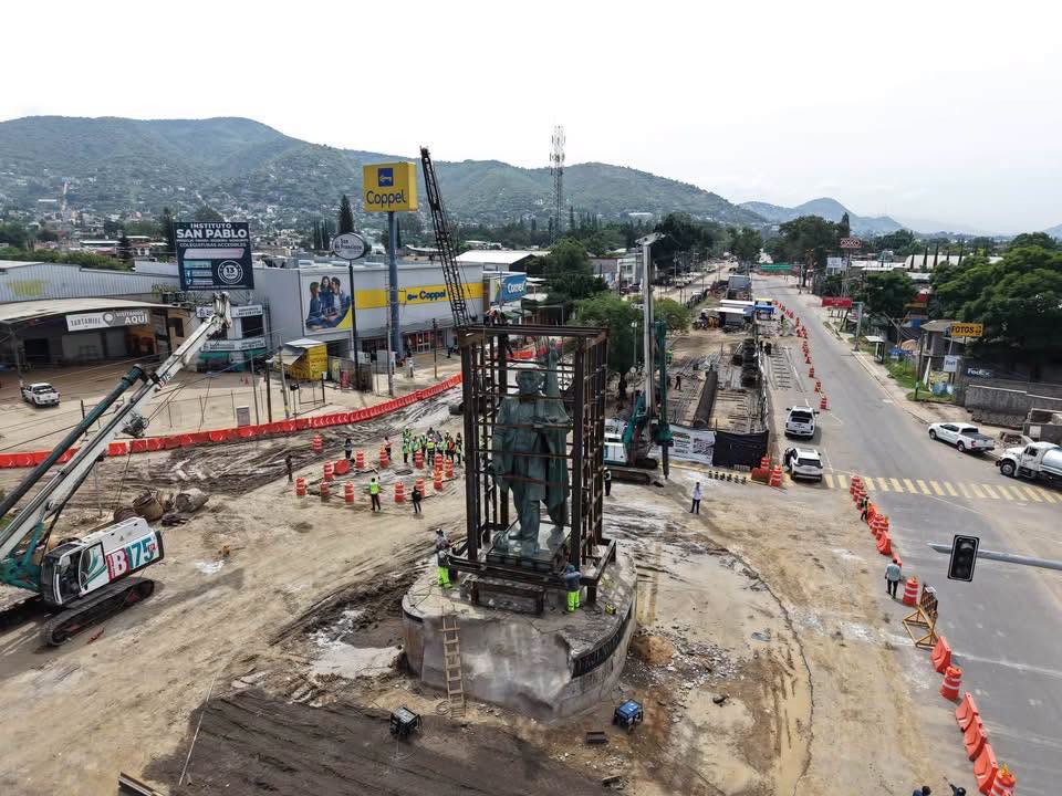 Paso a desnivel en Monumento a Juárez
