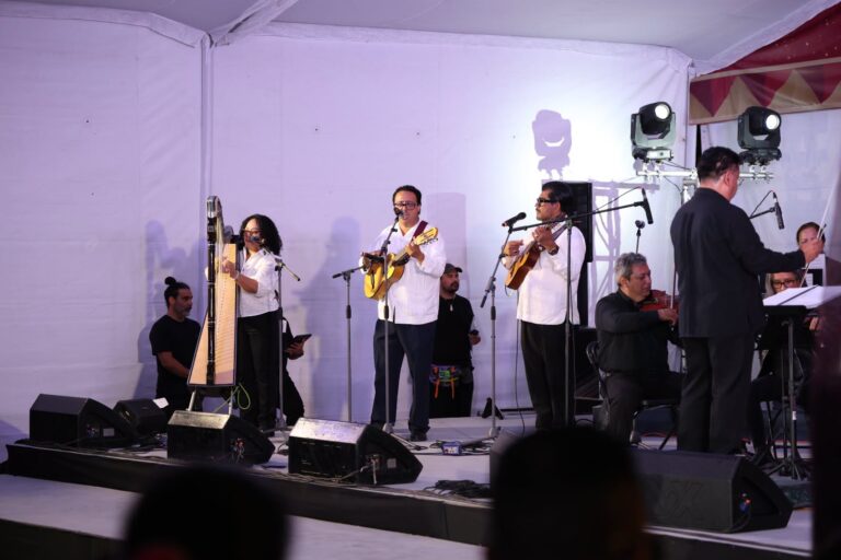 Plaza Lerdo vibra al ritmo de sones y tradiciones con el recital 'Raíces de Veracruz'