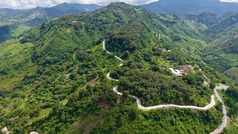 Rocío Nahle entrega camino de concreto en la Huasteca con inversión de 24 mdp