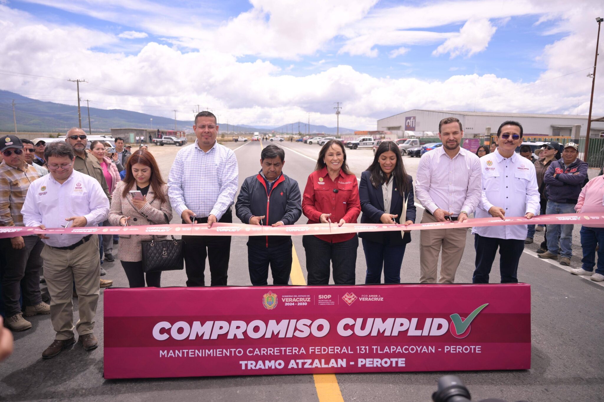 Rocío Nahle entrega rehabilitación de la carretera Atzalan–Perote