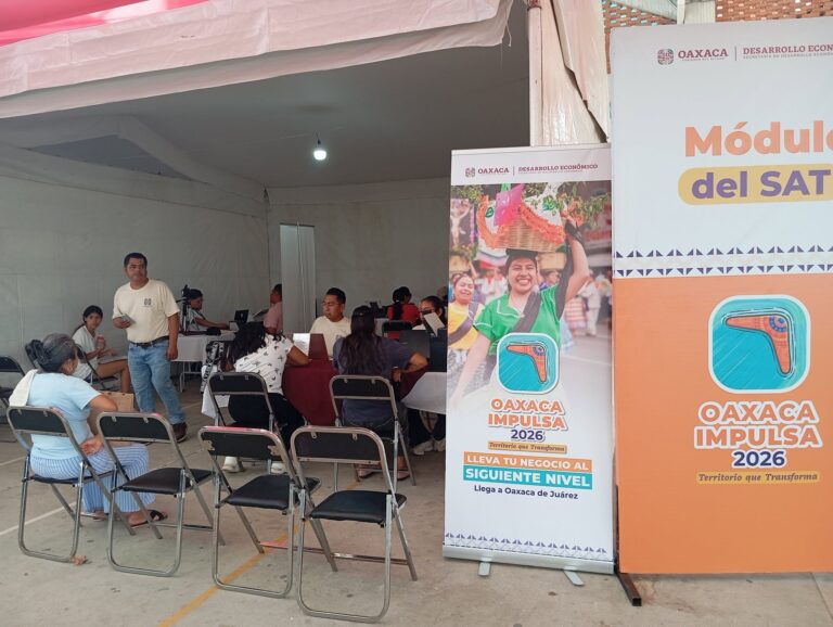 SAT instala Oficina Móvil en Matías Romero