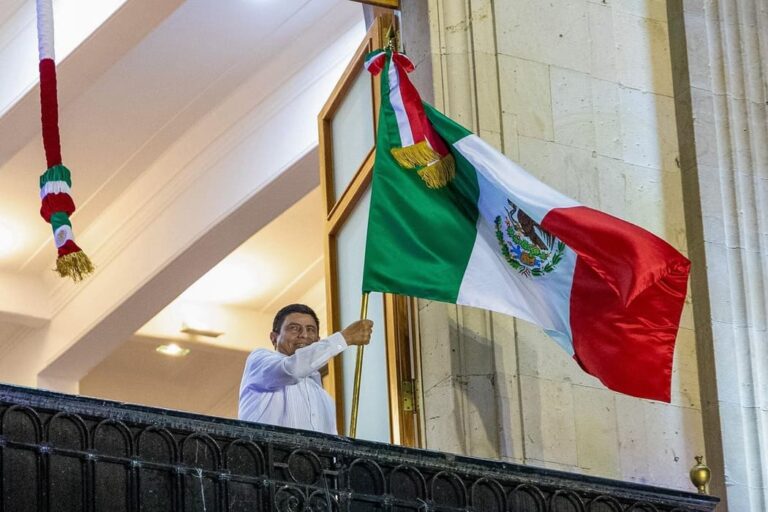 Salomón Jara encabeza el Grito de Independencia en Oaxaca