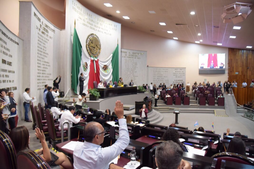 Veracruz avala reforma que veta la doble nacionalidad para gobernantes y Presidencia