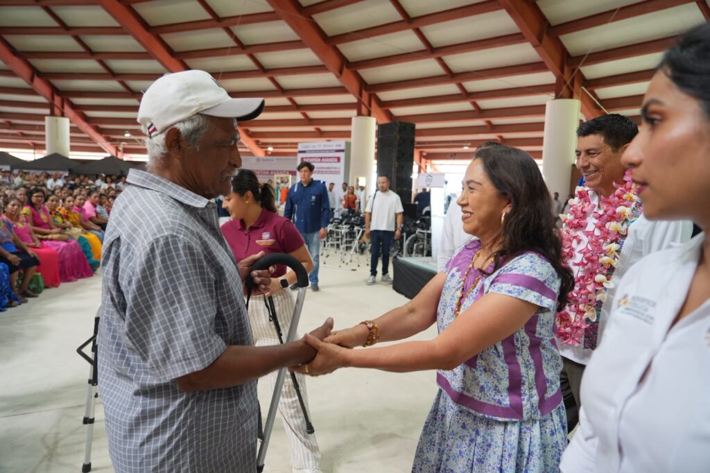 DIF Oaxaca entrega más de 6 mil apoyos alimentarios y de movilidad en el Istmo