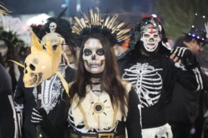 Desfile Monumental ‘Almas del Mictlán‘ cautiva a miles en Xalapa