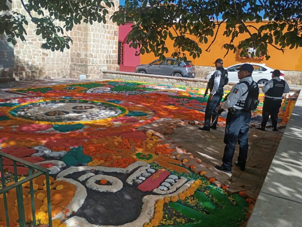 Despliegan operativo de seguridad por las festividades de Día de Muertos en Oaxaca