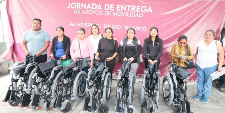 Entrega de sillas de ruedas y auxiliares de movilidad beneficia a familias del Hospital Regional de Río Blanco