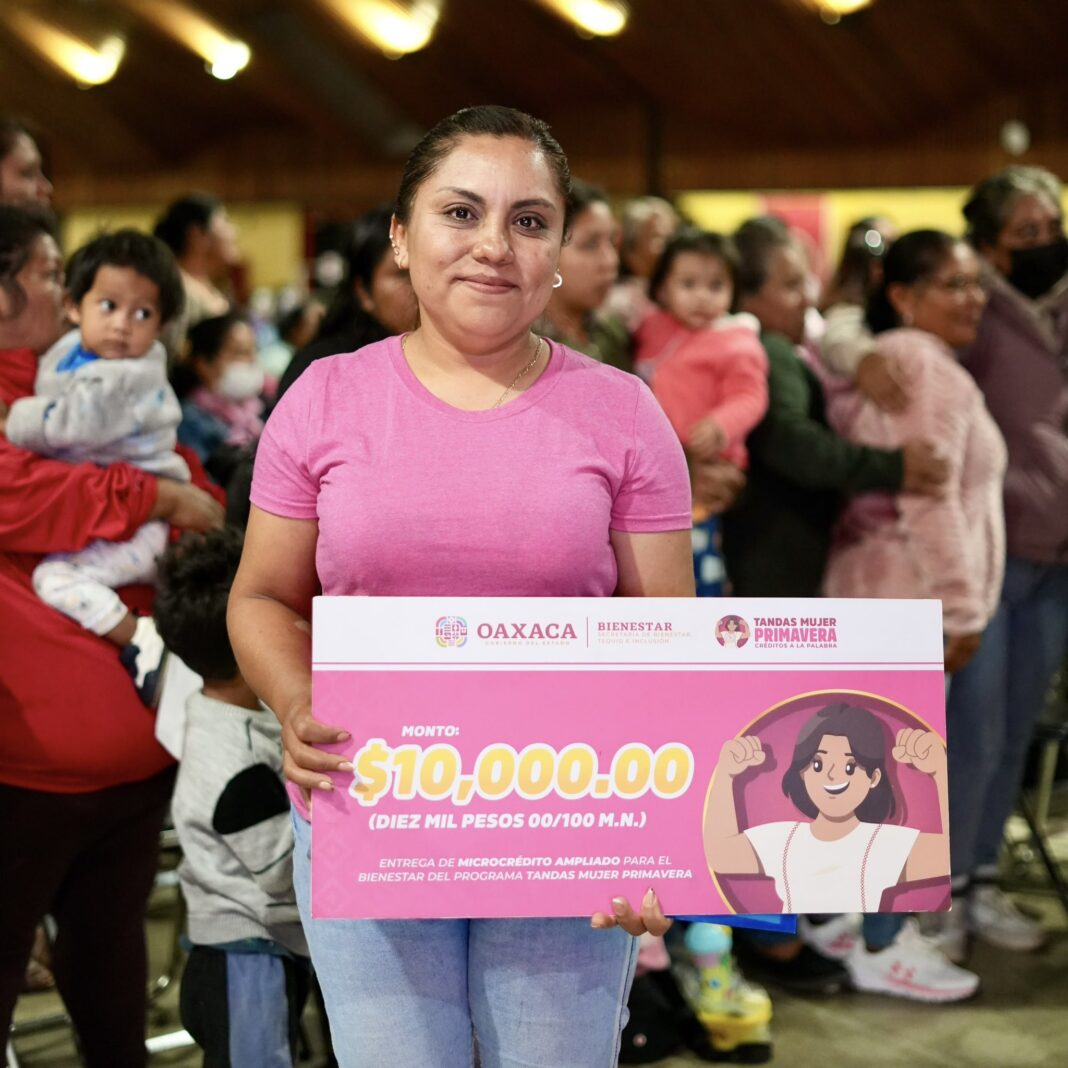 Entregan más de 900 microcréditos del programa Tandas Mujer Primavera