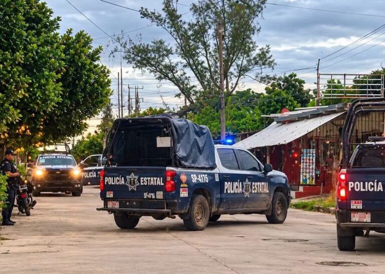 Hallan arsenal, granadas y equipo táctico en casa de seguridad de Jáltipan
