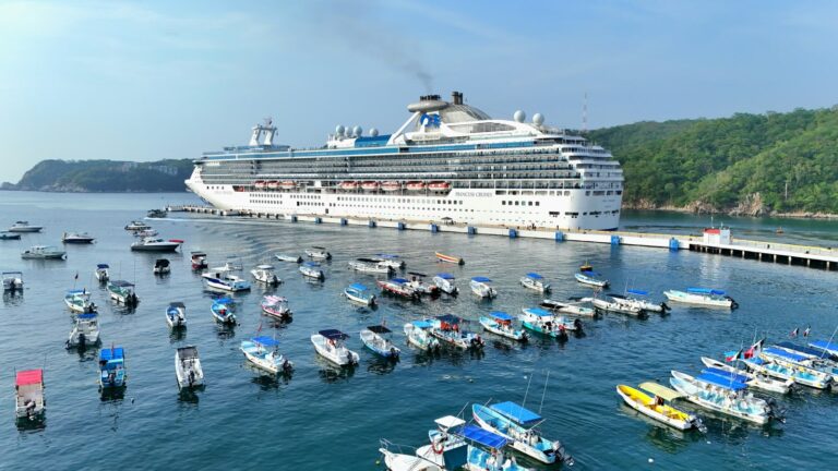 Huatulco abre la temporada de cruceros 2026-2027