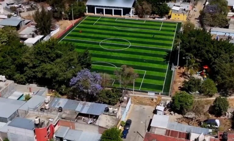 Invierten 10 mdp en nueva cancha de fútbol en San Martín Mexicapam