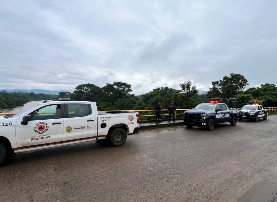 Mantienen operativos de emergencia en municipios de Veracruz tras paso del frente frío número 2