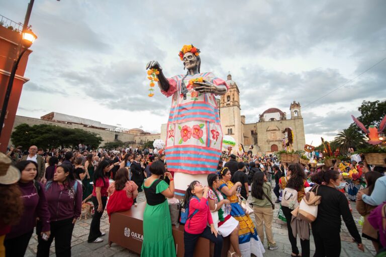 Oaxaca alista más de mil vuelos en octubre para recibir a visitantes de Día de Muertos