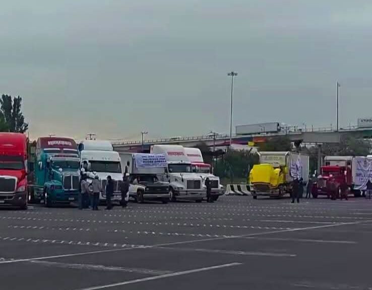 Paro de transportistas genera caos vial y afectaciones en 19 estados