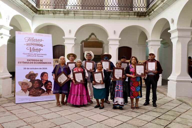 Reconocen a 10 personas en Oaxaca con el programa Tesoros Humanos Vivos 2026