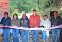Salomón Jara inaugura pavimentación de caminos en la Sierra de Juárez