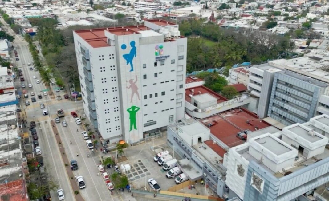 Se desploma plafón en el área de Oncología de la Torre Pediátrica en Veracruz