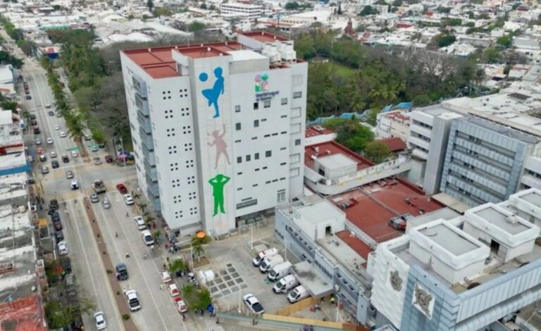 Se desploma plafón en el área de Oncología de la Torre Pediátrica en Veracruz